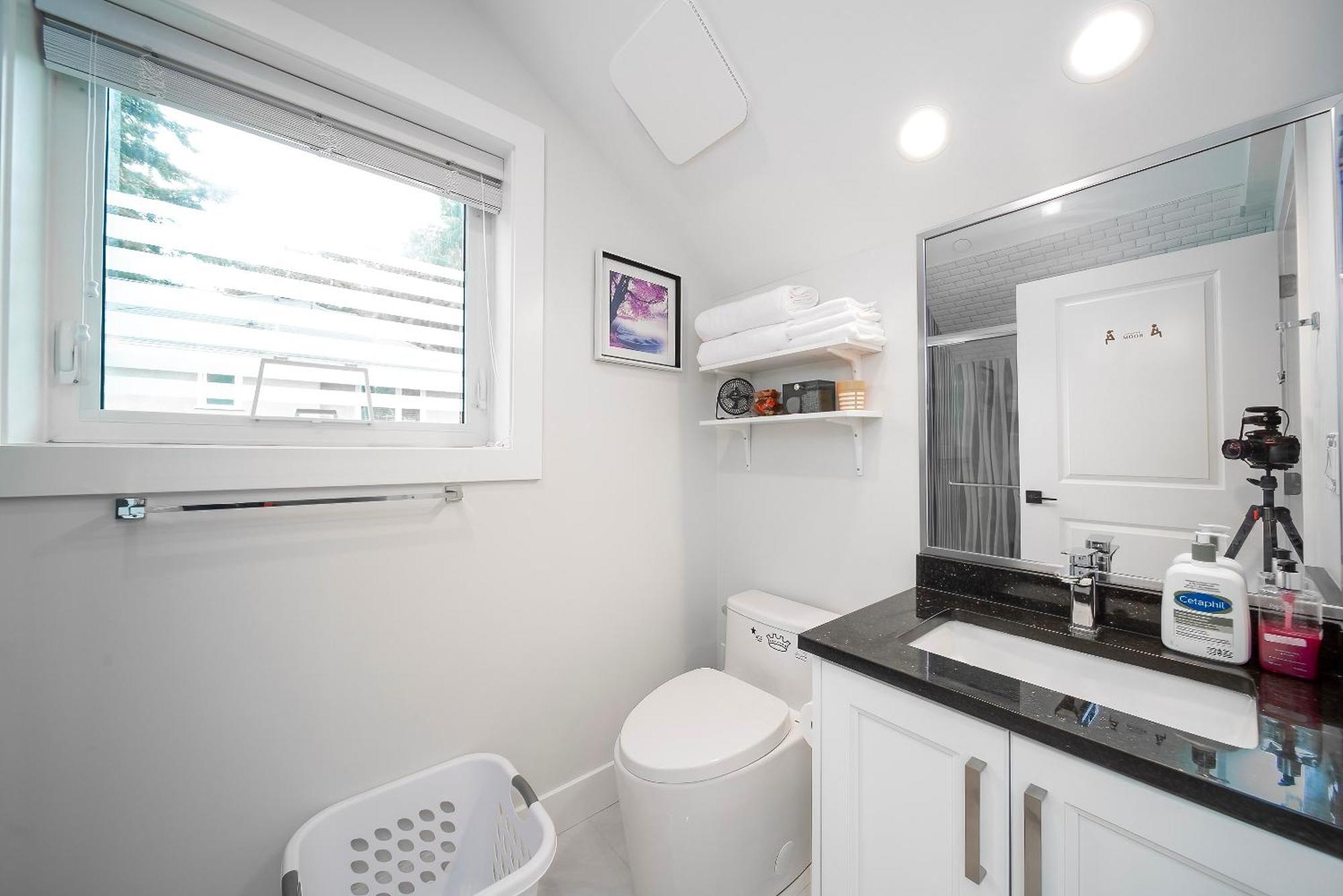 New Laneway House Near Airport, Downtown, Ubc Apartment แวนคูเวอร์ ภายนอก รูปภาพ