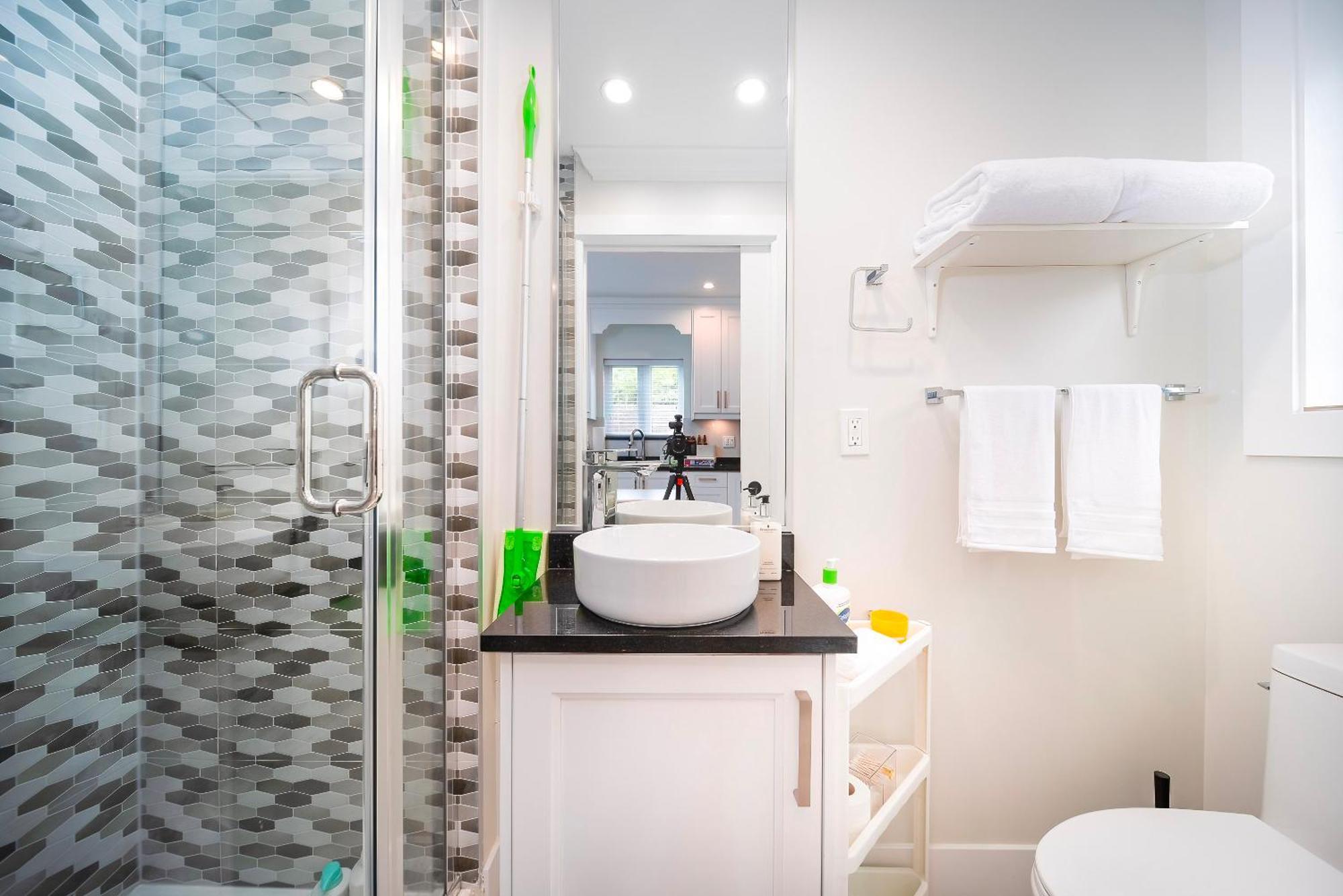 New Laneway House Near Airport, Downtown, Ubc Apartment แวนคูเวอร์ ภายนอก รูปภาพ